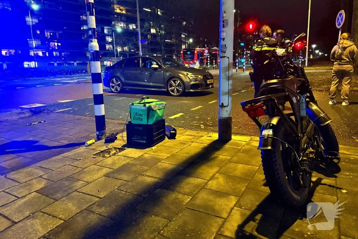Uberbezorger op fatbike aangereden door automobilist