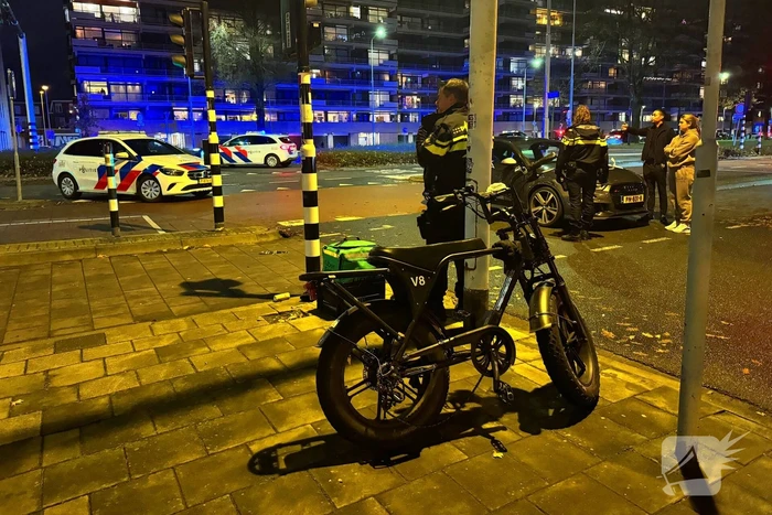 Uberbezorger op fatbike aangereden door automobilist