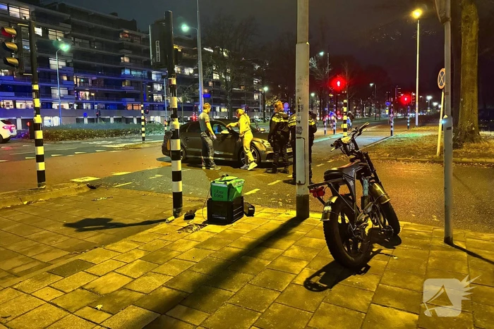 Uberbezorger op fatbike aangereden door automobilist