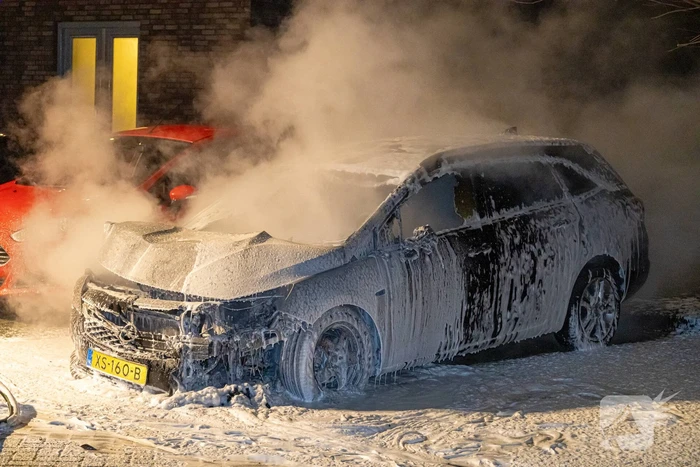 Brandweer ingezet voor autobrand
