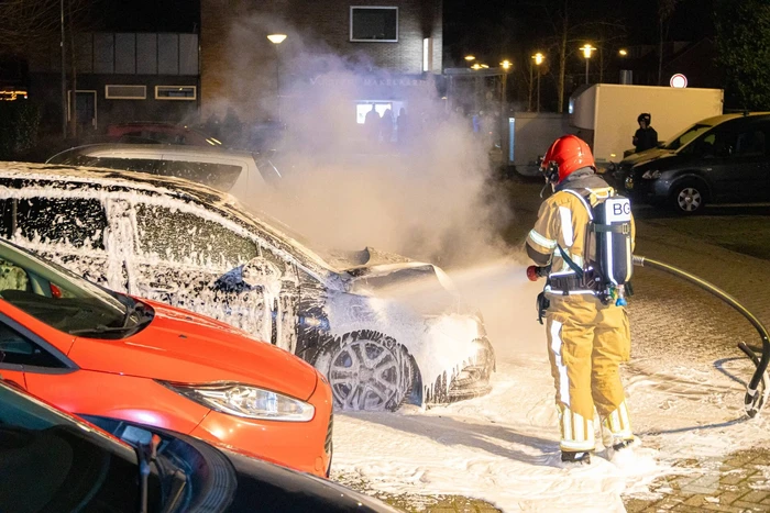 Brandweer ingezet voor autobrand