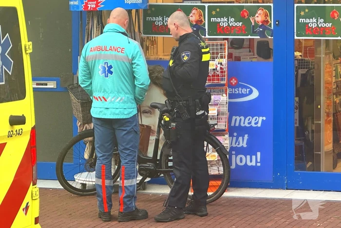 Fietser komt hard ten val