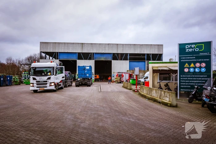 Brand in loods van recyclingbedrijf