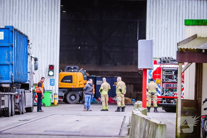 Brand in loods van recyclingbedrijf