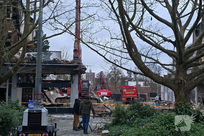 Bewoners halen spullen op na verwoestende explosie