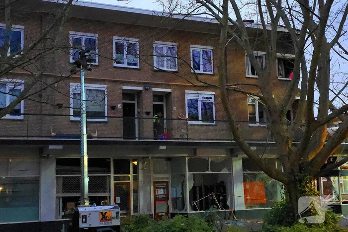 Bewoners halen spullen op na verwoestende explosie
