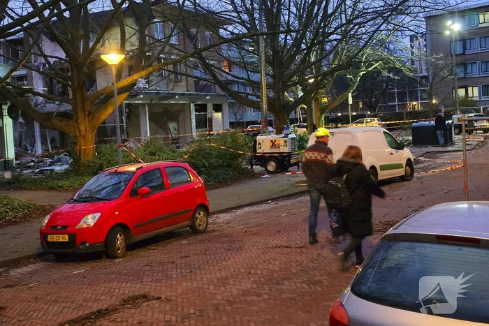 Bewoners halen spullen op na verwoestende explosie