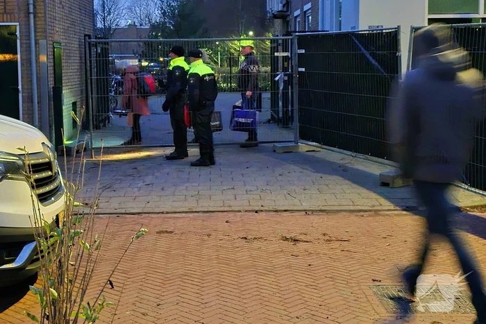 Bewoners halen spullen op na verwoestende explosie