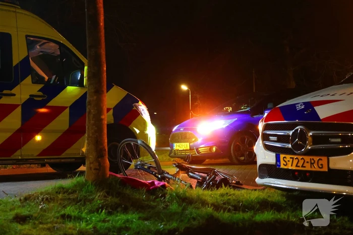 Fietser zwaargewond bij aanrijding met auto