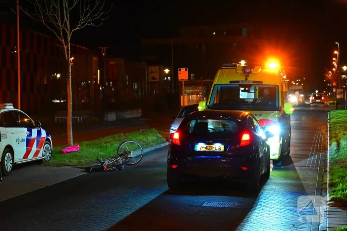 Fietser zwaargewond bij aanrijding met auto