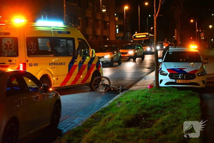 Fietser zwaargewond bij aanrijding met auto