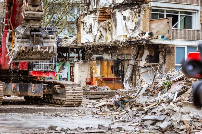 Vijf woningen en bruidsmodezaak weggeblazen door mega-explosie