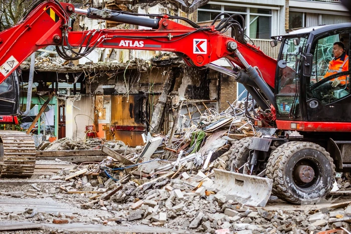 Vijf woningen en bruidsmodezaak weggeblazen door mega-explosie