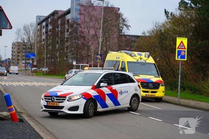 Vrouw op fiets gewond bij aanrijding op bekende kruising