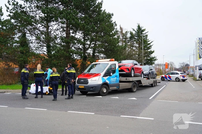 Vrouw op fiets gewond bij aanrijding op bekende kruising
