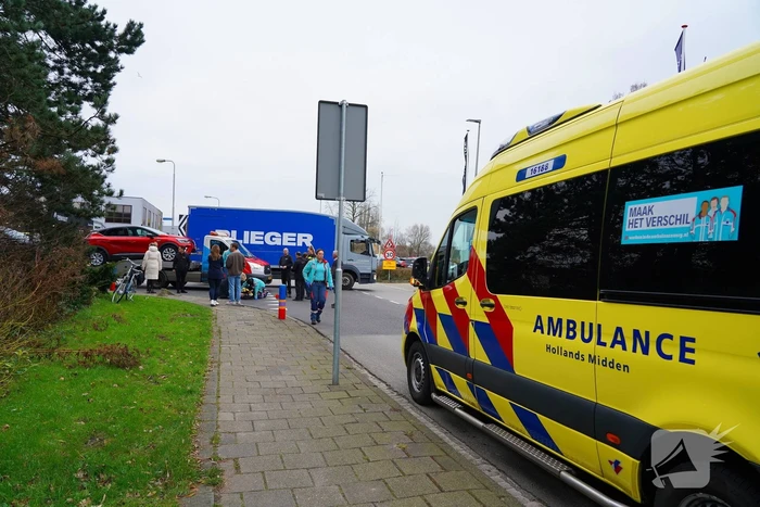 Vrouw op fiets gewond bij aanrijding op bekende kruising