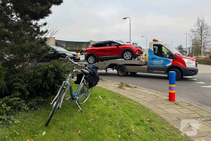 Vrouw op fiets gewond bij aanrijding op bekende kruising