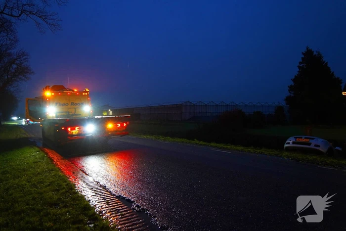 Automobiliste belandt in sloot tijdens keer actie