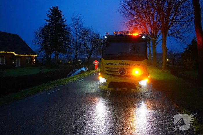 Automobiliste belandt in sloot tijdens keer actie