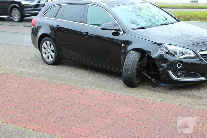 Schade na botsing personenauto's