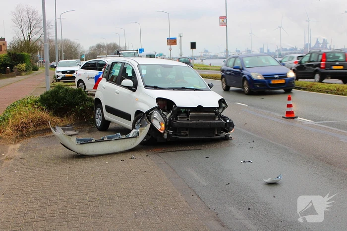 Schade na botsing personenauto's