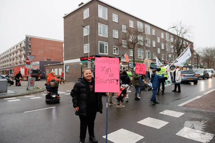Kinderen vechten voor hun clubhuis met creatieve actie