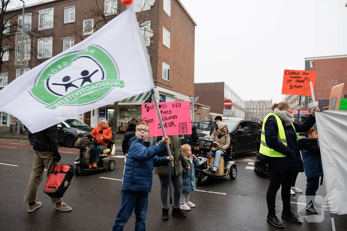 Kinderen vechten voor hun clubhuis met creatieve actie