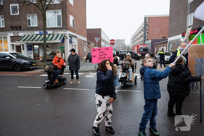 Kinderen vechten voor hun clubhuis met creatieve actie