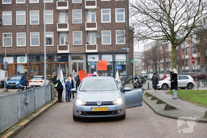 Kinderen vechten voor hun clubhuis met creatieve actie