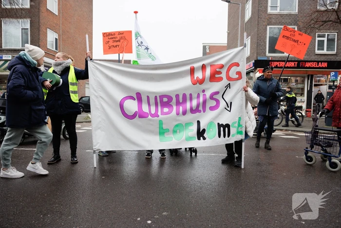 Kinderen vechten voor hun clubhuis met creatieve actie