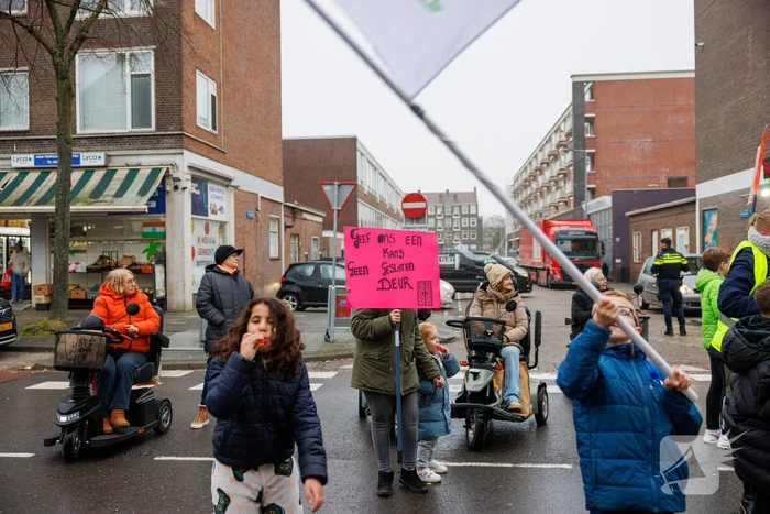 Kinderen vechten voor hun clubhuis met creatieve actie