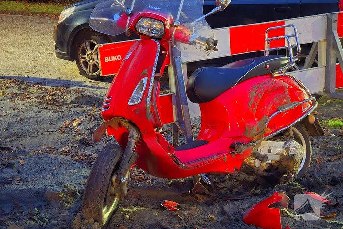 Scooter fors beschadigd na aanrijding