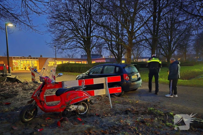 Scooter fors beschadigd na aanrijding