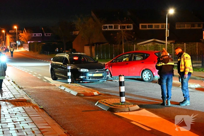 Gewonde na frontale botsing tussen twee auto's