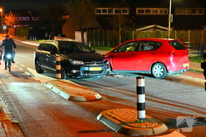 Gewonde na frontale botsing tussen twee auto's