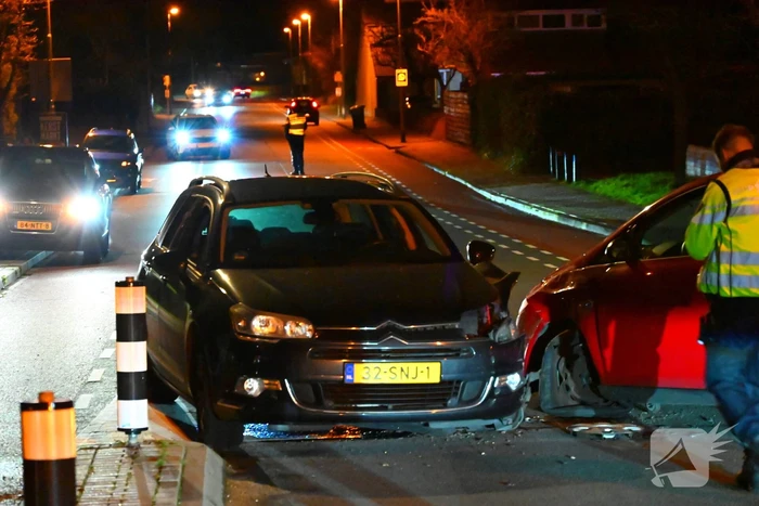 Gewonde na frontale botsing tussen twee auto's