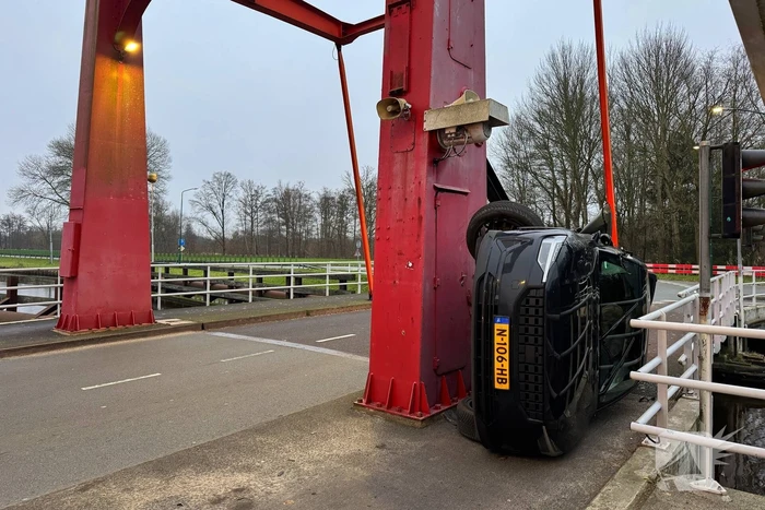 Paniekmanoeuvre leidt tot ongeval op ophaalbrug