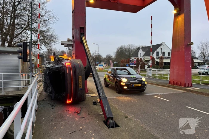 Paniekmanoeuvre leidt tot ongeval op ophaalbrug