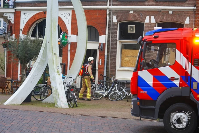 Brandweer controleert woning na melding van brand