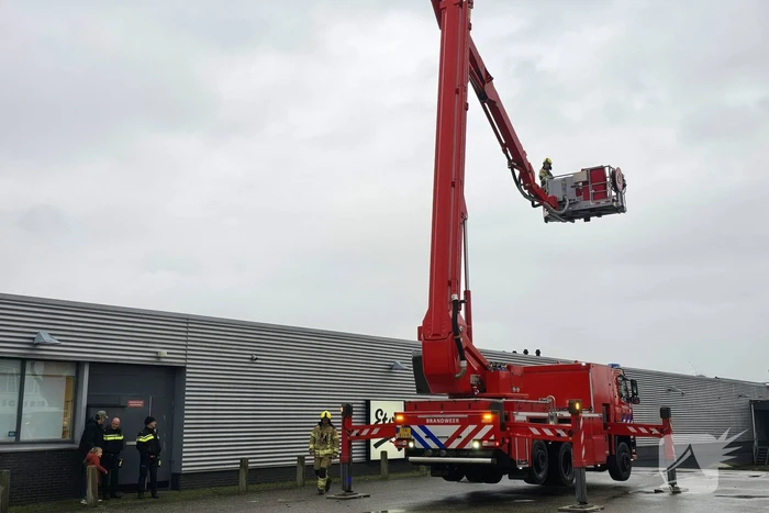XL supermarkt ontruimd wegens brandgeur