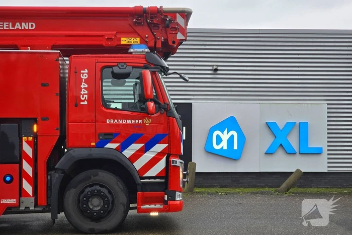 XL supermarkt ontruimd wegens brandgeur