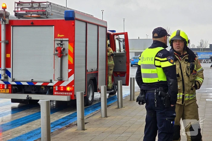 XL supermarkt ontruimd wegens brandgeur