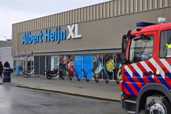 XL supermarkt ontruimd wegens brandgeur