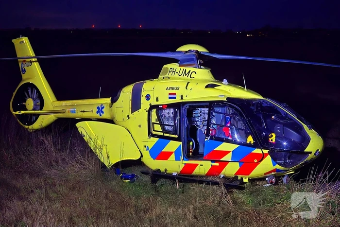 Auto knalt tegen boom, inzittenden ernstig gewond