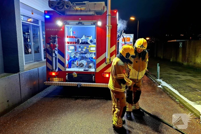 Brand slaat over naar schutting