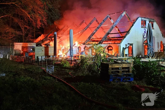 Uitslaande brand verwoest pannenkoekenrestaurant