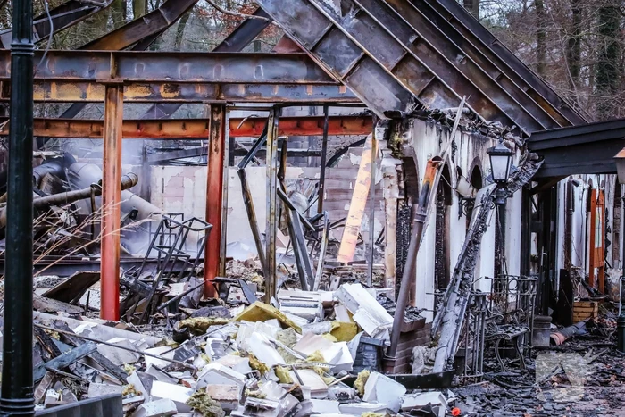 Pannenkoekenhuis compleet verwoest na enorme brand