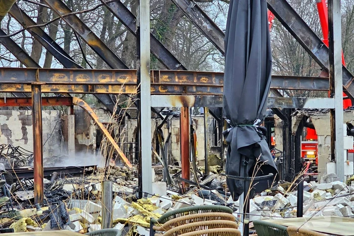 Pannenkoekenhuis compleet verwoest na enorme brand