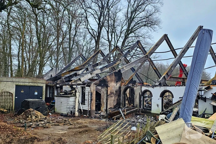 Pannenkoekenhuis compleet verwoest na enorme brand