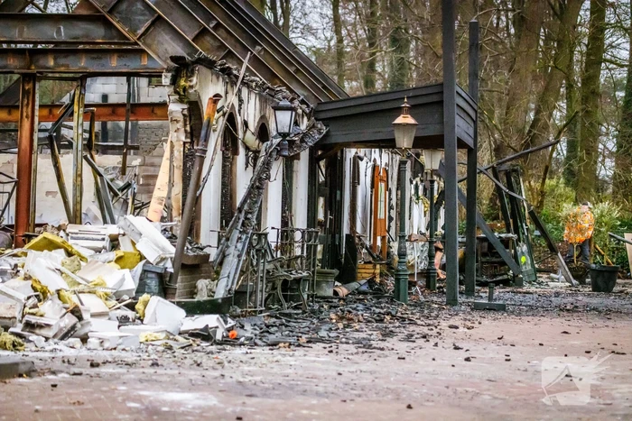 Pannenkoekenhuis compleet verwoest na enorme brand